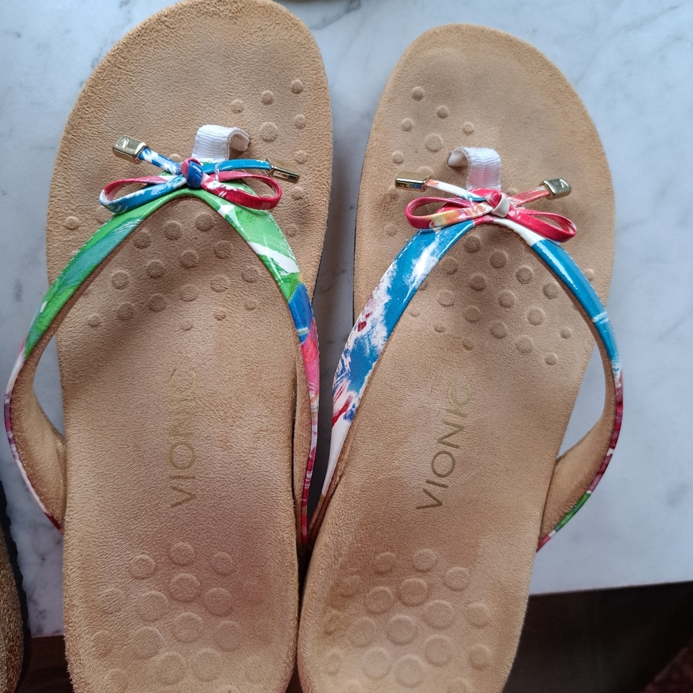 Vionic flip flops